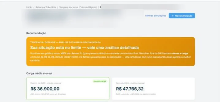 Tela de recomendação do simulador, com o aviso "Sua situação está no limite — vale uma análise detalhada" e o comparativo de carga média mensal dentro e fora do DAS